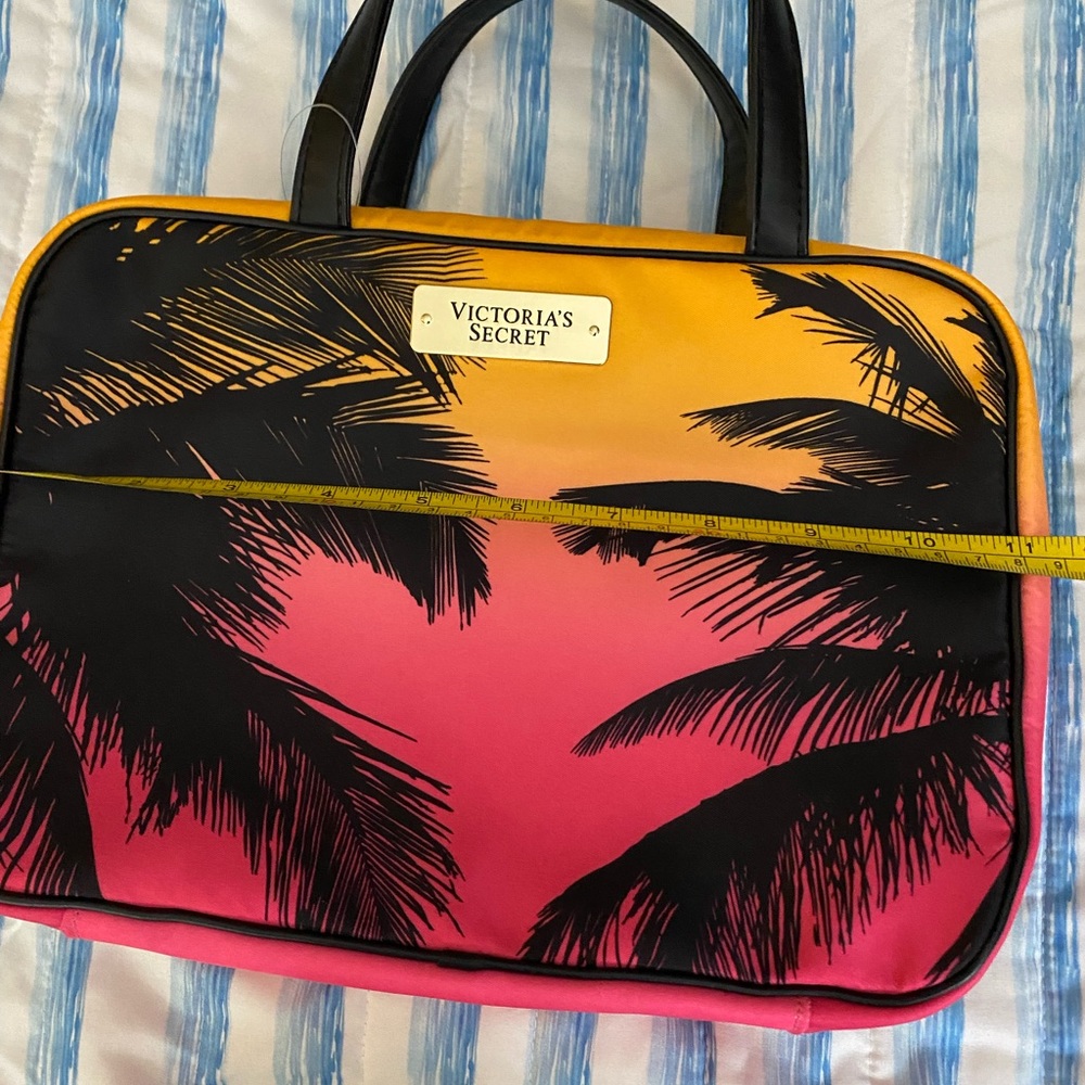 NWT Victoria Secret Travel Make Up Set